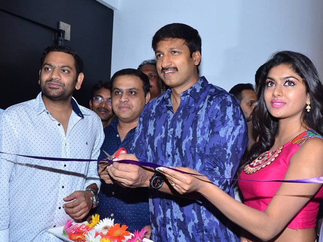 Gopichand Launches Filmy Junction Food And Bar